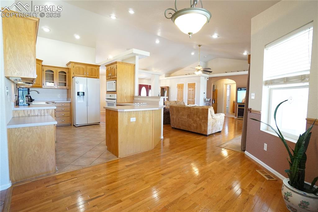 Image 12 of 49: Kitchen