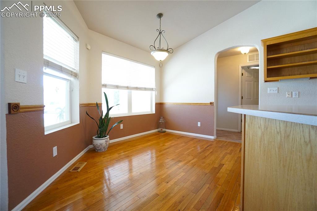 Image 13 of 49: Dining Area