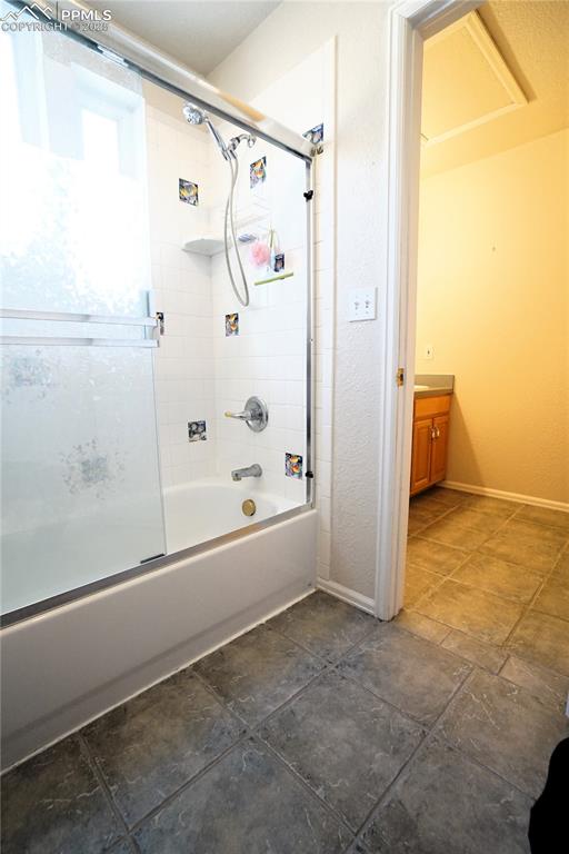 Image 22 of 49: Bathroom