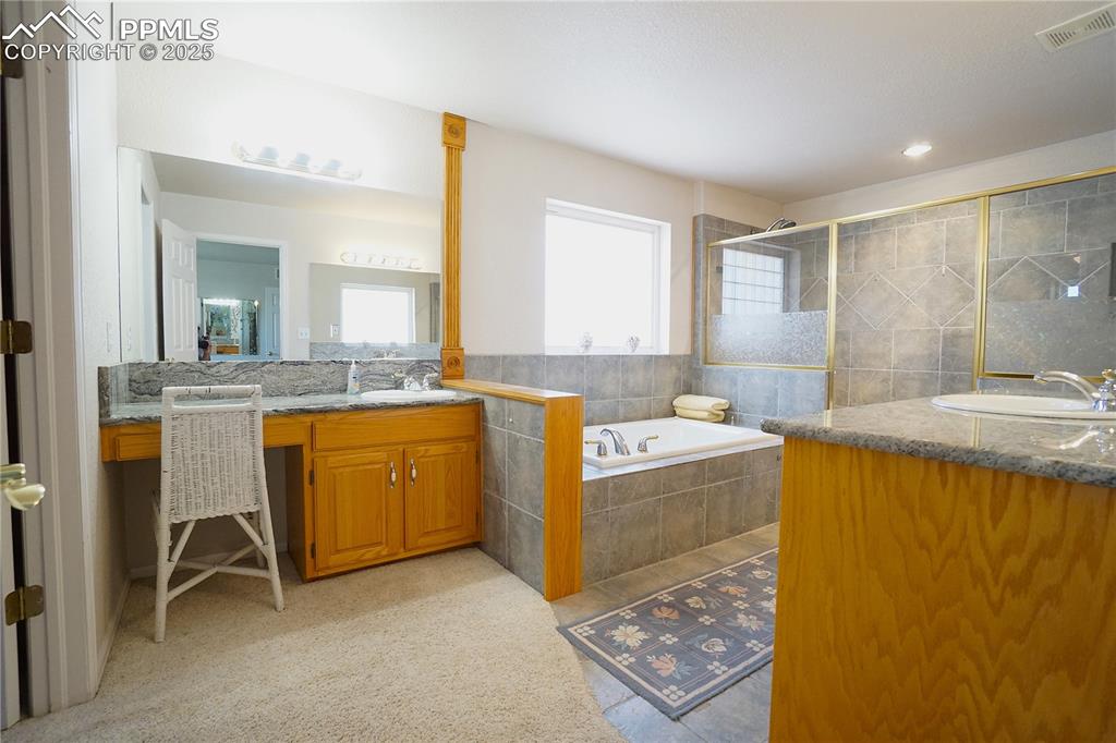 Image 31 of 49: Bathroom