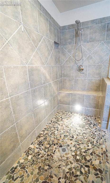 Image 37 of 49: Bathroom