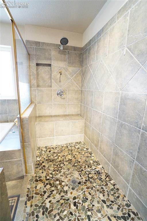 Image 38 of 49: Bathroom