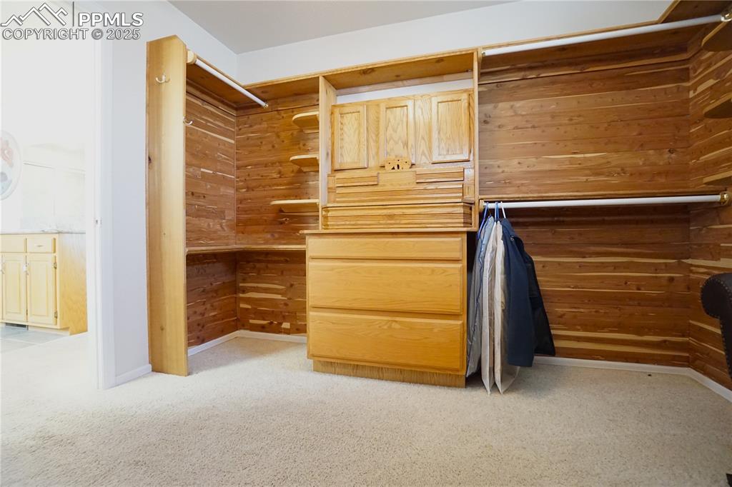 Image 42 of 49: Closet