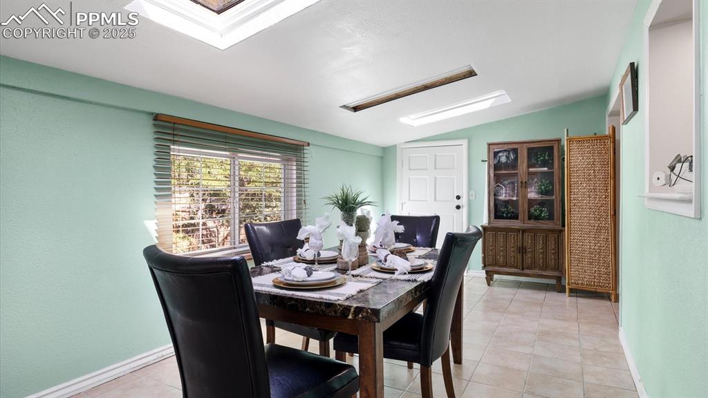 Image 13 of 44: Dining Area