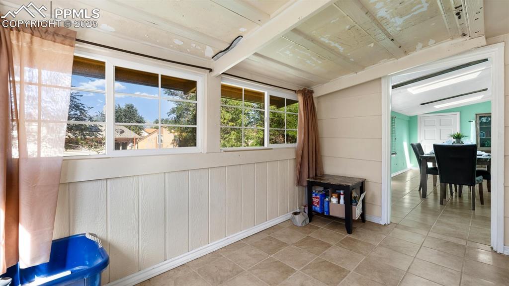 Image 17 of 44: Sun Room