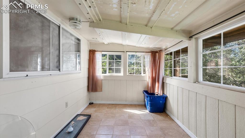 Image 18 of 44: Sun Room