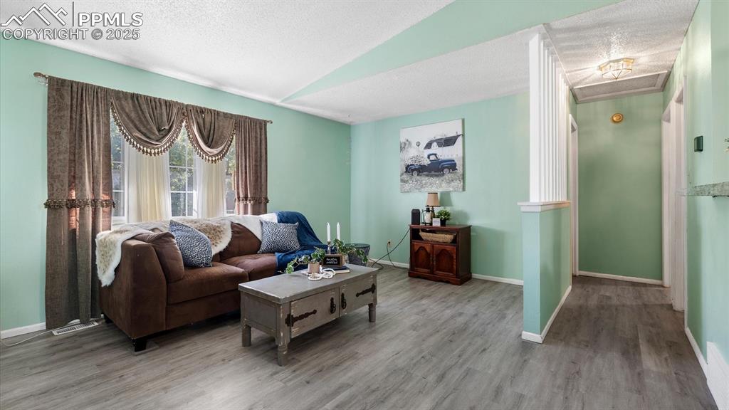 Image 19 of 44: Living Room