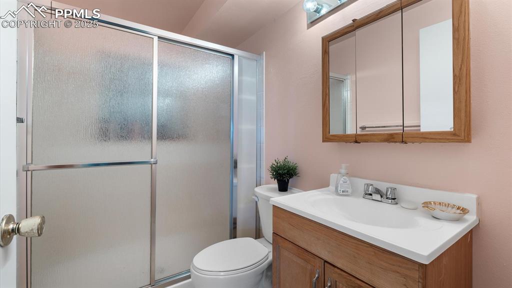 Image 21 of 44: Bathroom