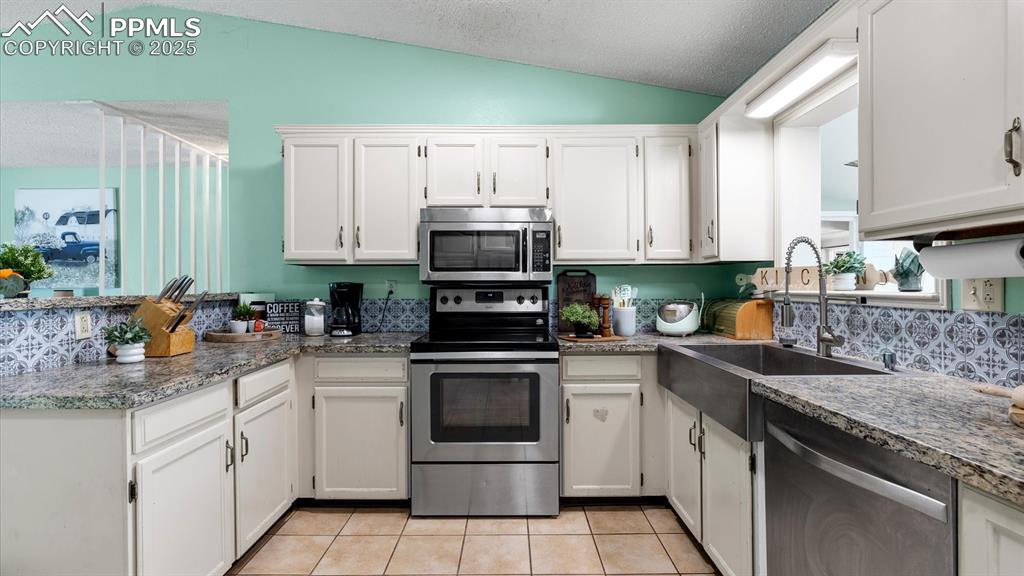 Image 9 of 44: Kitchen