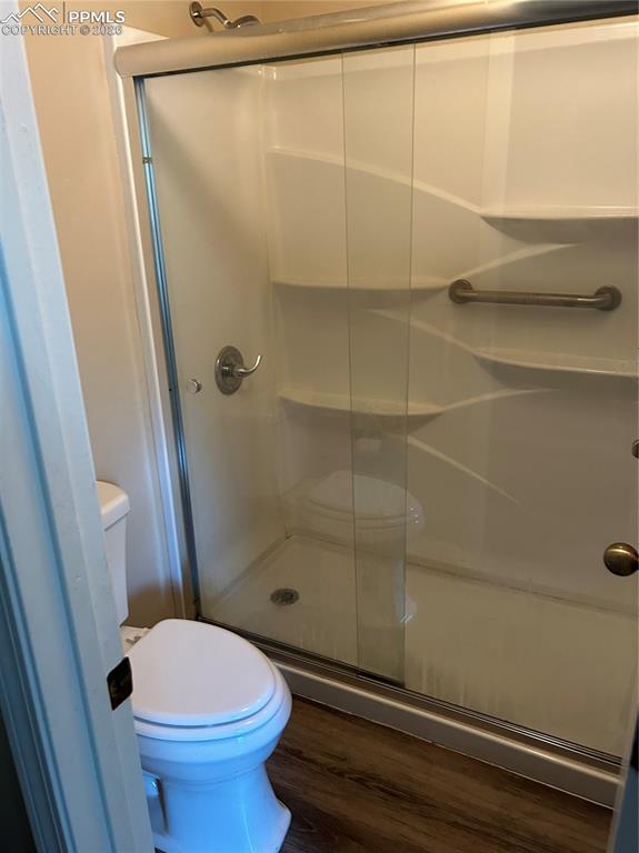 Image 8 of 11: Bathroom