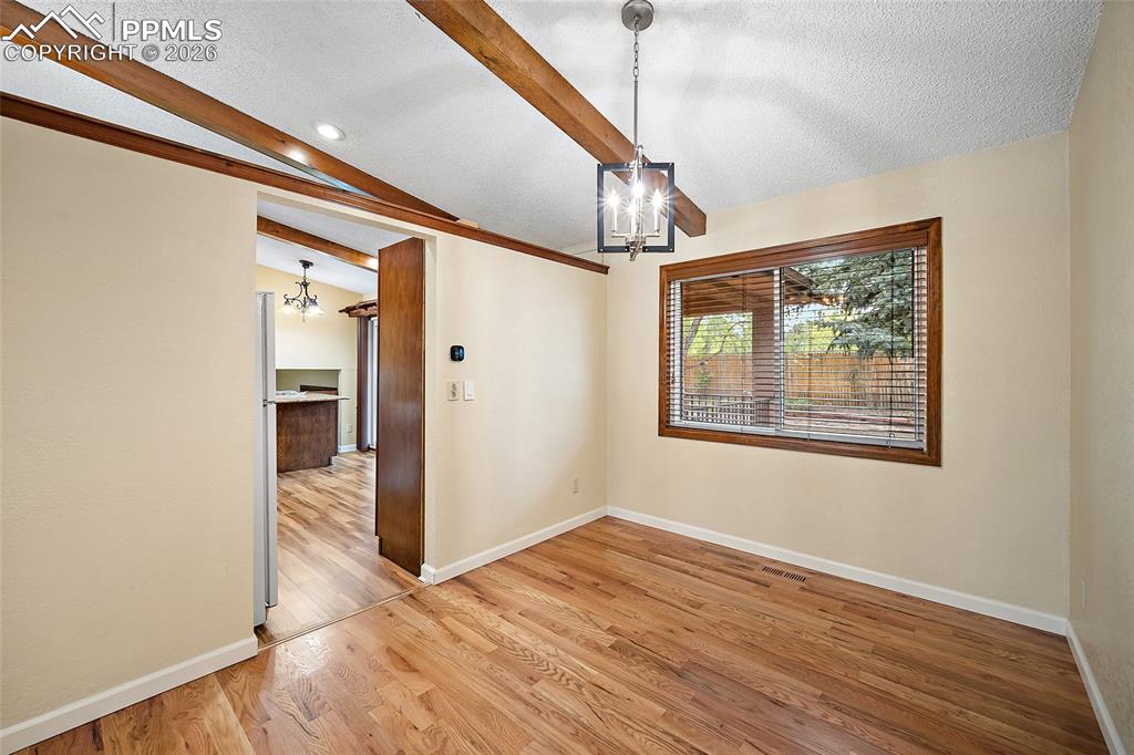 Image 10 of 50: Dining Area
