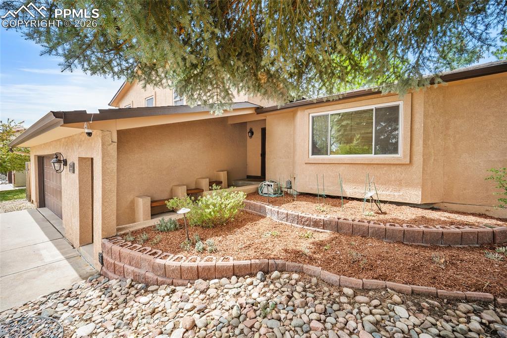 Image 3 of 50: Built in seating and raised Garden beds. 