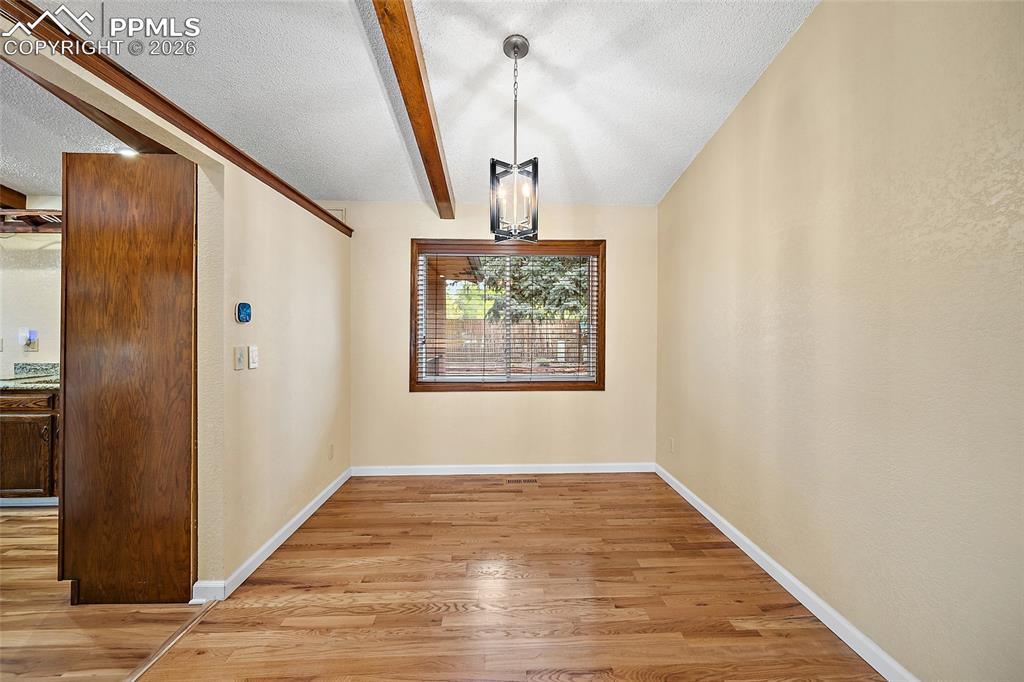 Image 9 of 50: Dining Area