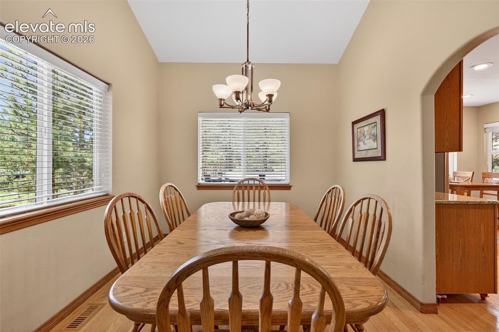 Image 11 of 49: Dining Area