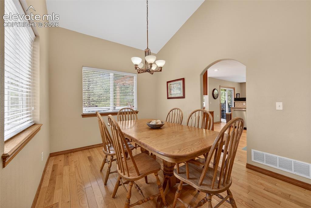 Image 12 of 49: Dining Area