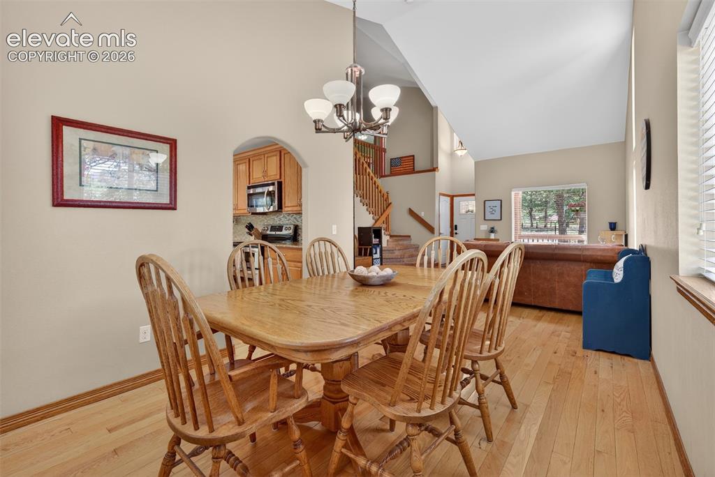 Image 13 of 49: Dining Area