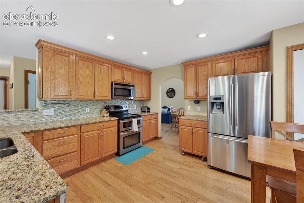 Image 14 of 49: Kitchen