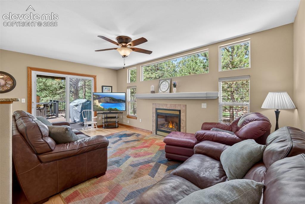 Image 19 of 49: Living Room