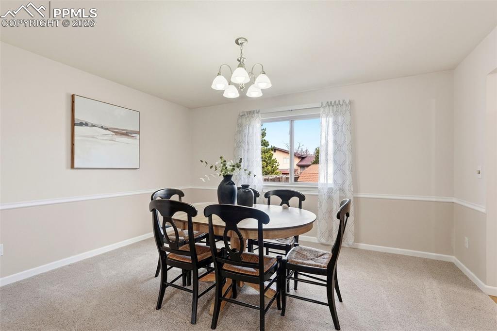 Image 10 of 50: Dining Area