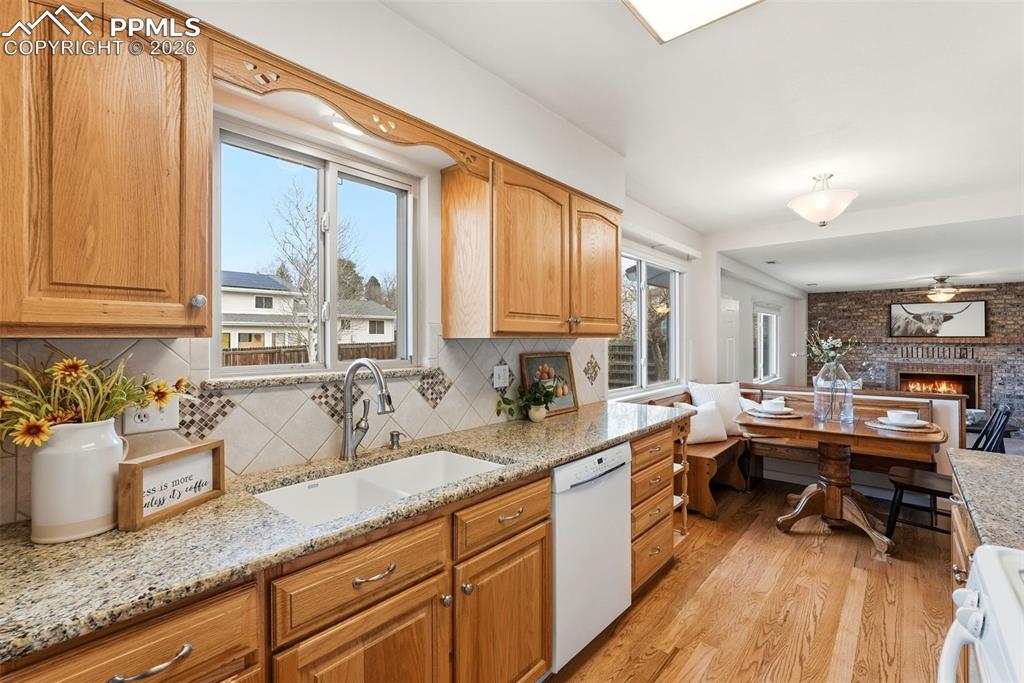 Image 11 of 50: Kitchen