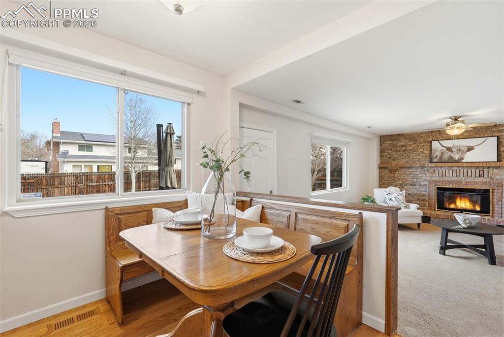 Image 16 of 50: Dining Area