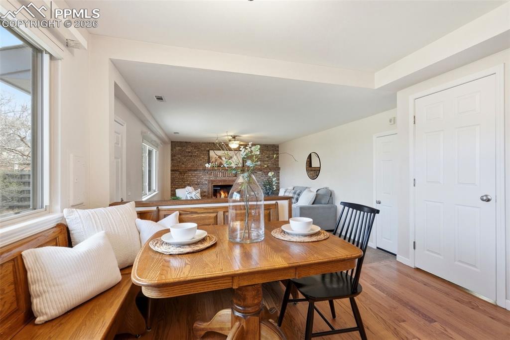 Image 17 of 50: Dining Area