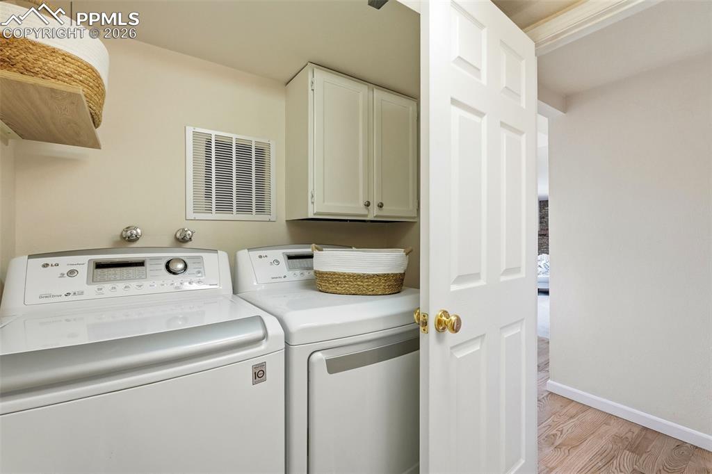 Image 23 of 50: Laundry