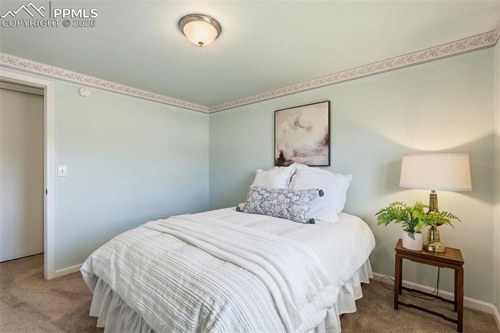 Image 29 of 50: Bedroom