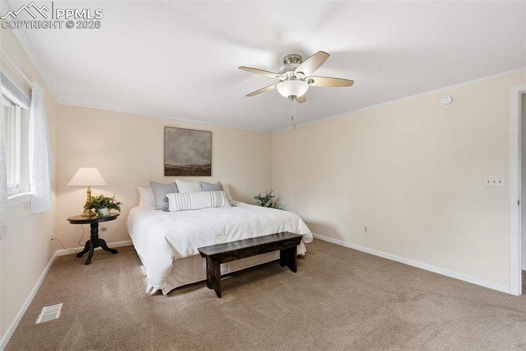 Image 34 of 50: Bedroom