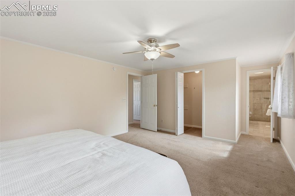 Image 35 of 50: Bedroom