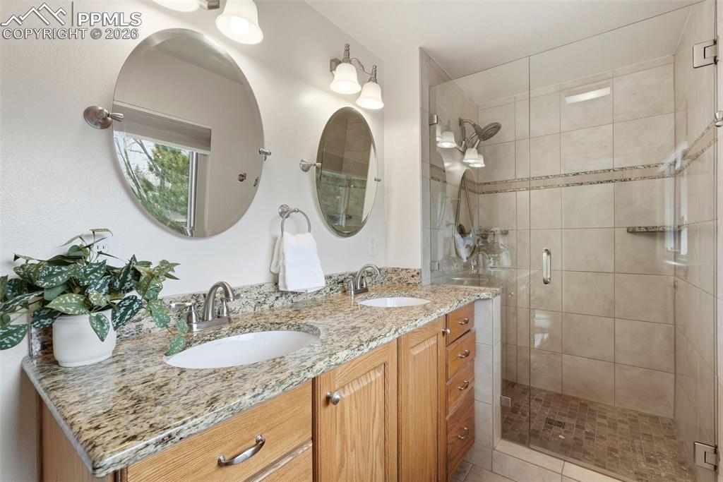 Image 37 of 50: Bathroom