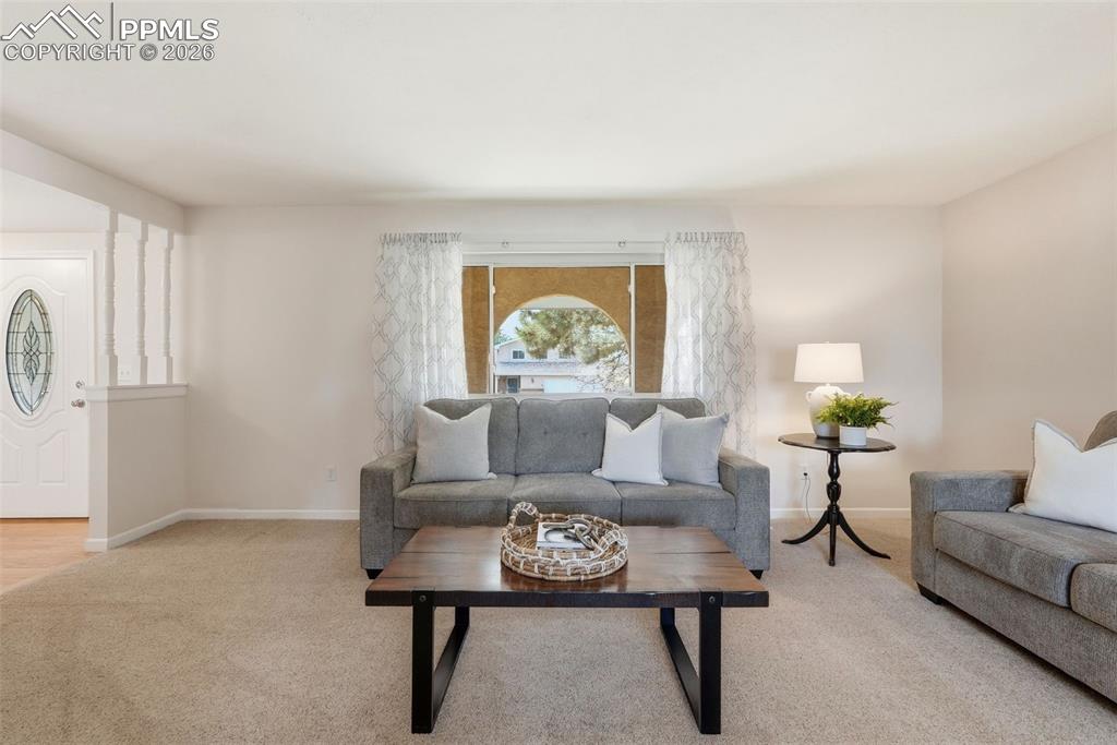 Image 5 of 50: Living Room