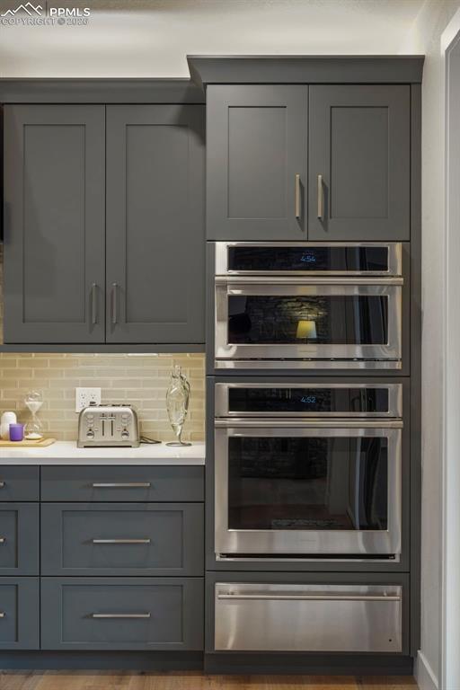 Image 21 of 47: Kitchen