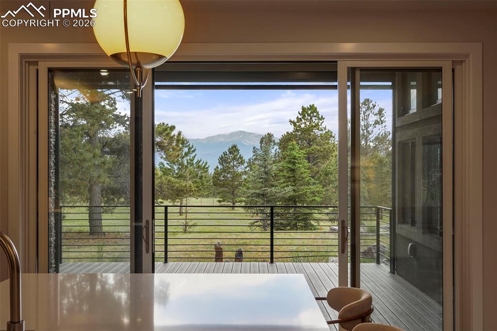 Image 22 of 47: Kitchen