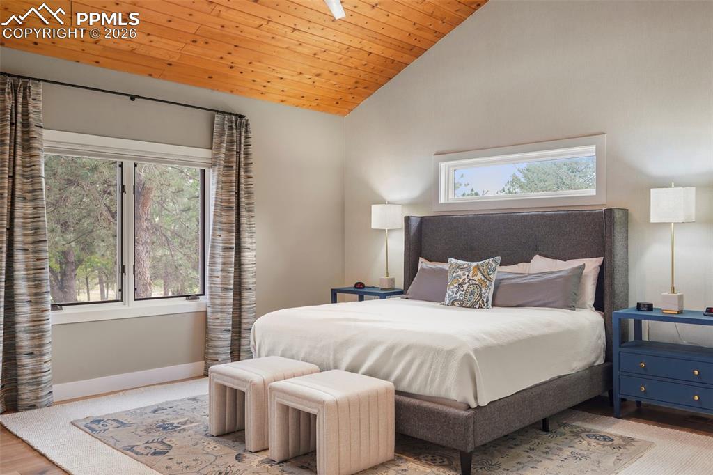 Image 28 of 47: Bathroom