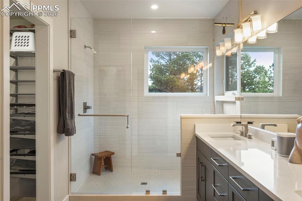 Image 30 of 47: Bedroom