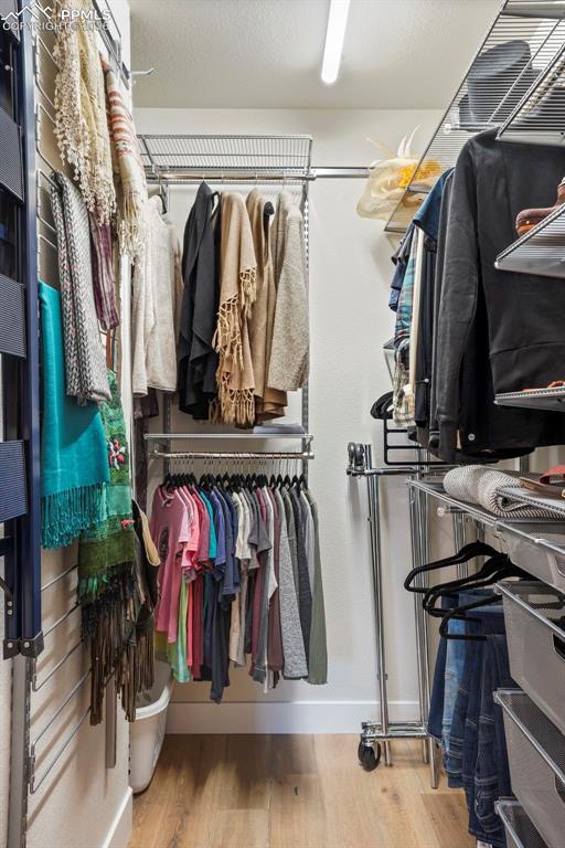 Image 31 of 47: Bedroom