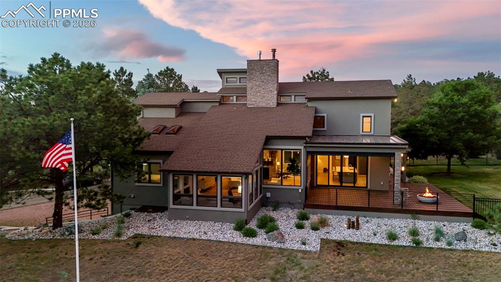 Image 45 of 47: Garage