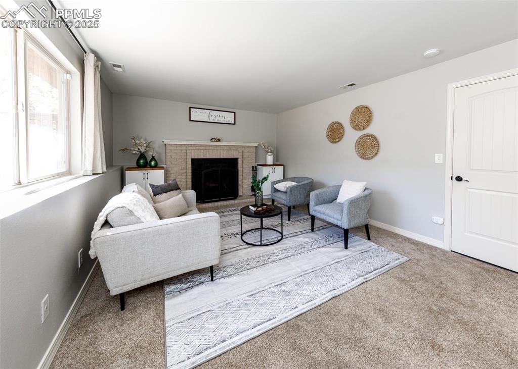 Image 16 of 45: Living Room