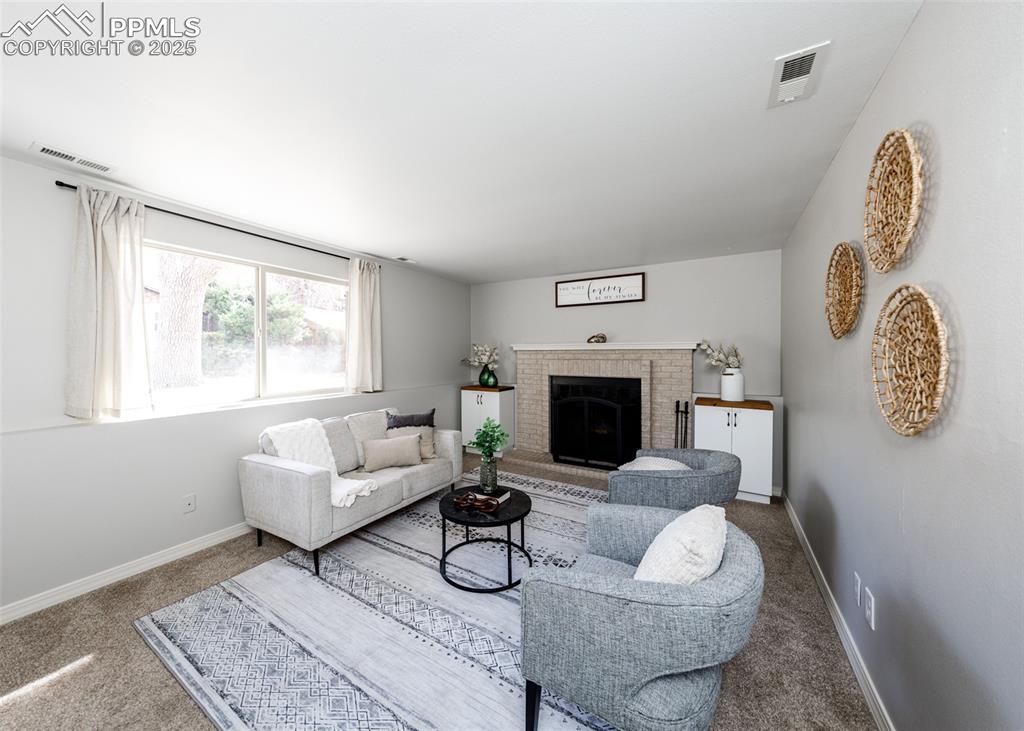 Image 17 of 45: Living Room