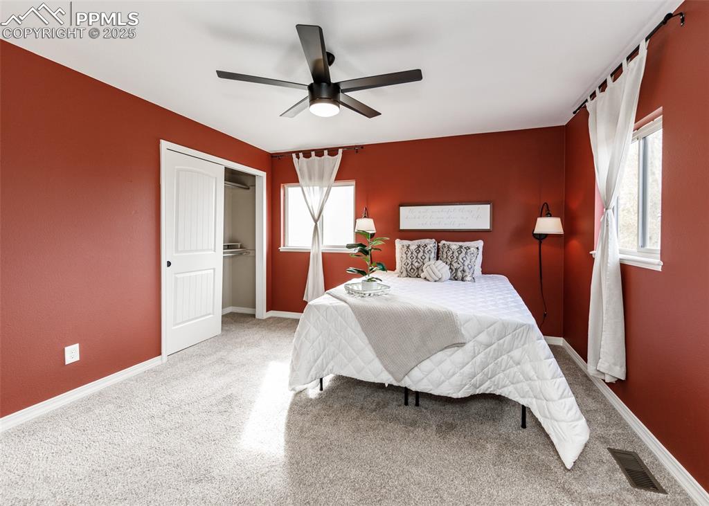 Image 24 of 45: Bedroom