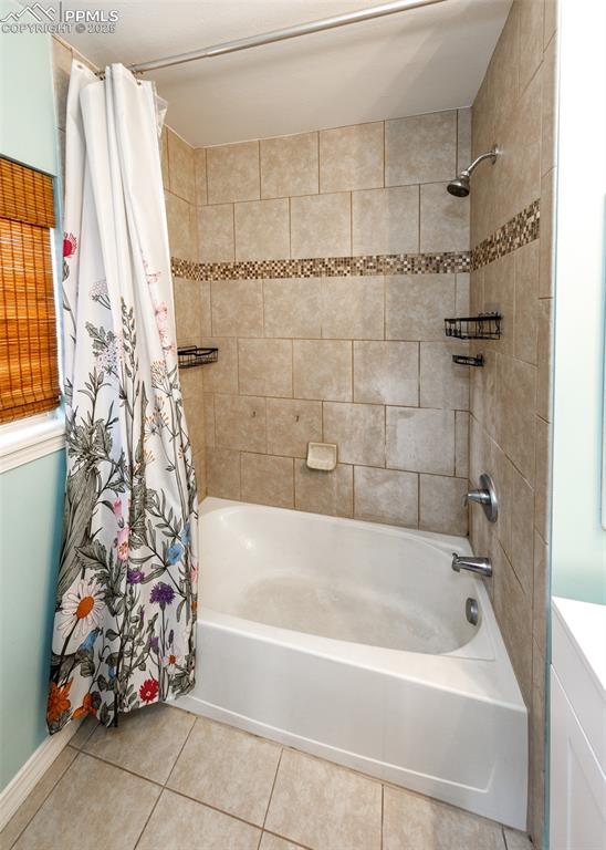 Image 28 of 45: Bathroom