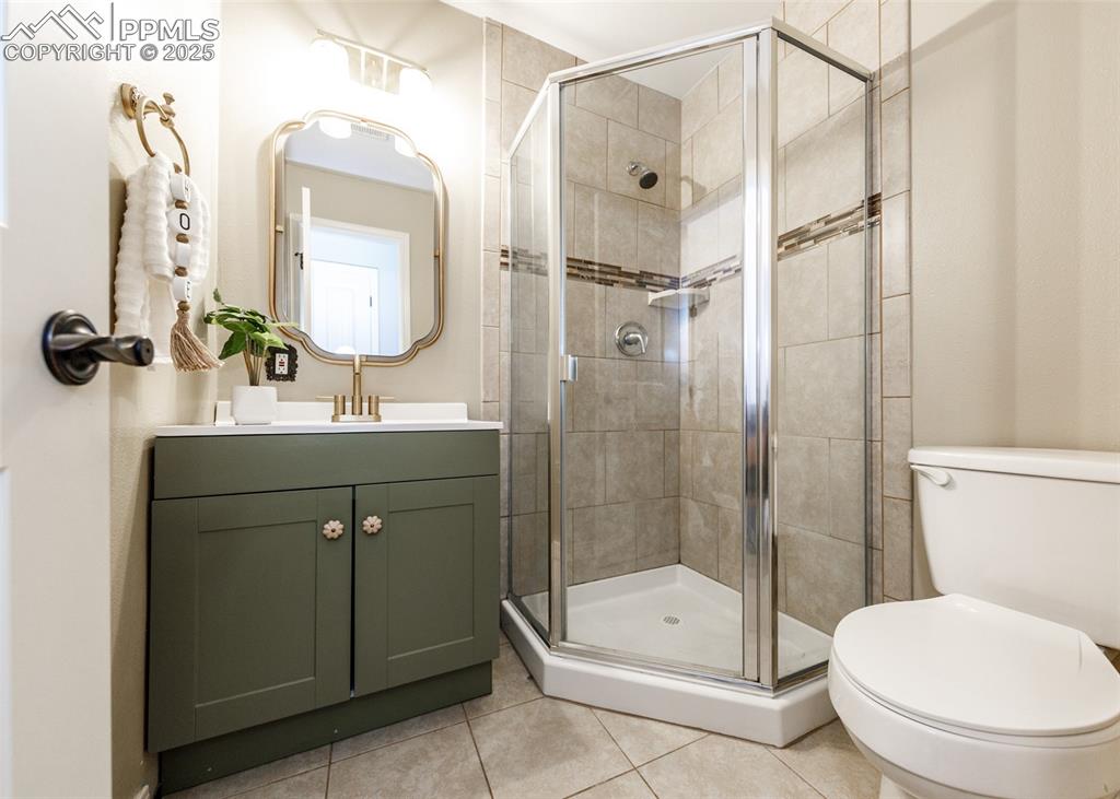 Image 33 of 45: Bathroom