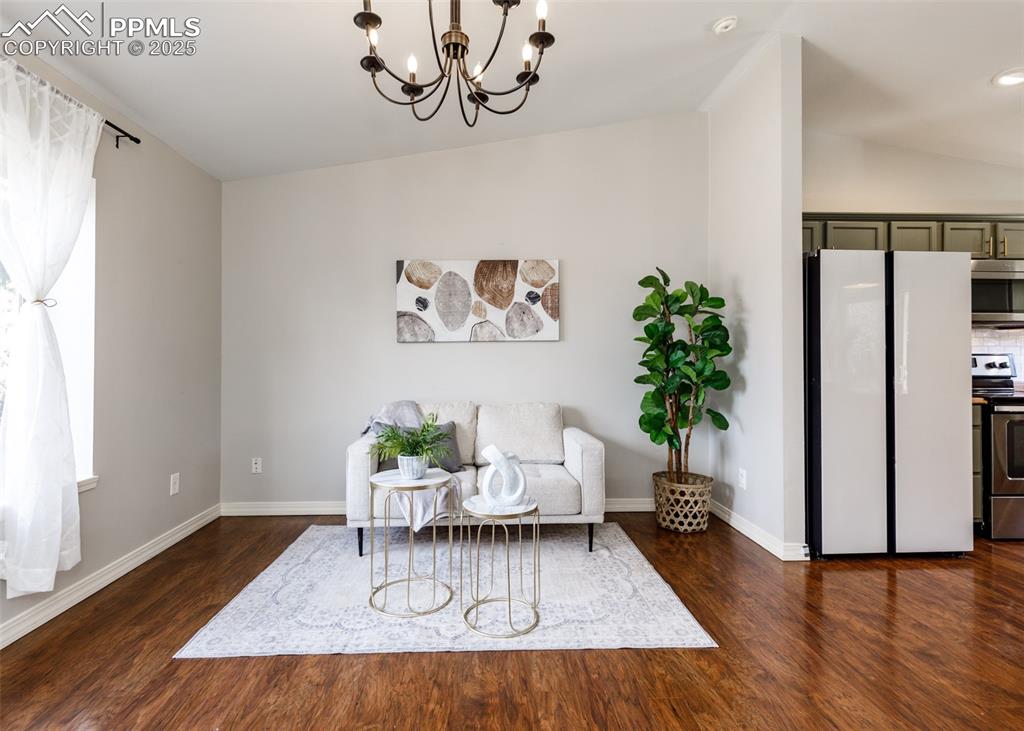 Image 6 of 45: Sitting Room