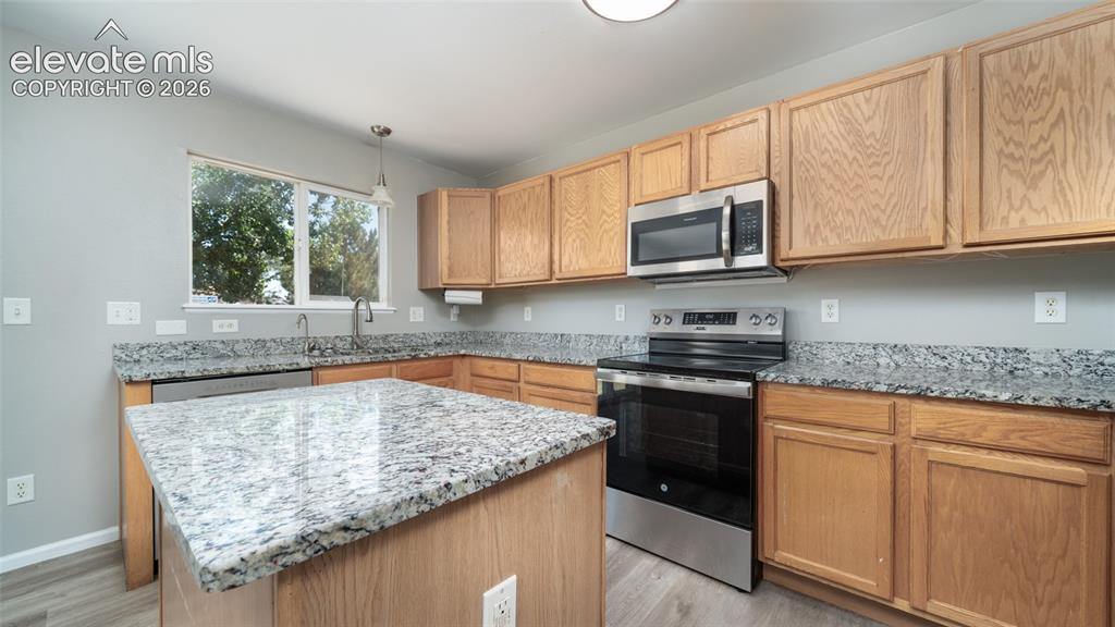 Image 5 of 31: Kitchen
