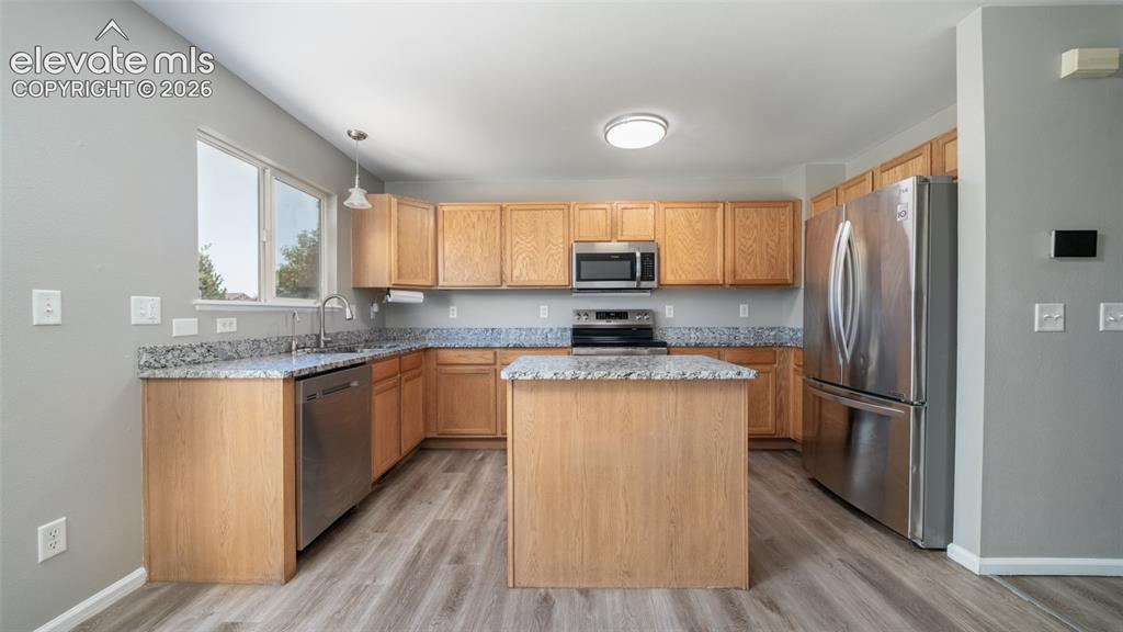 Image 6 of 31: Kitchen