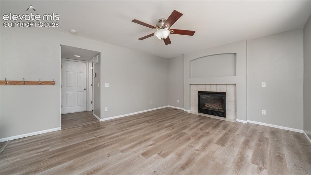 Image 9 of 31: Living Room