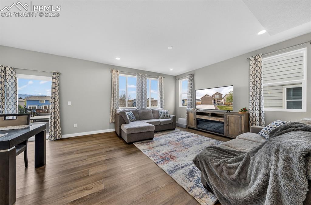 Image 10 of 50: Living Room