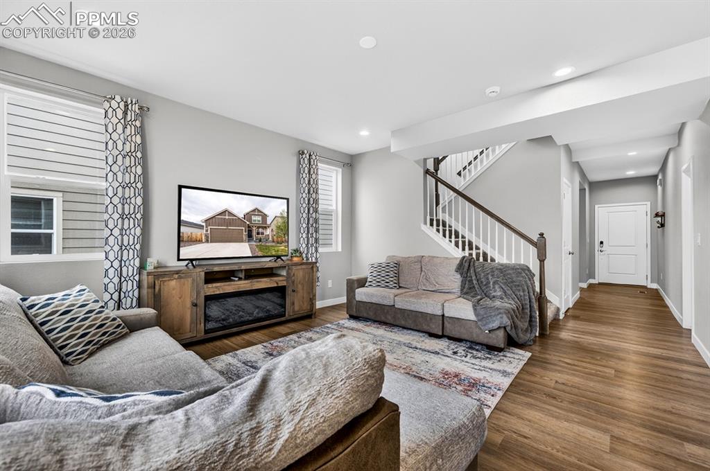 Image 11 of 50: Living Room