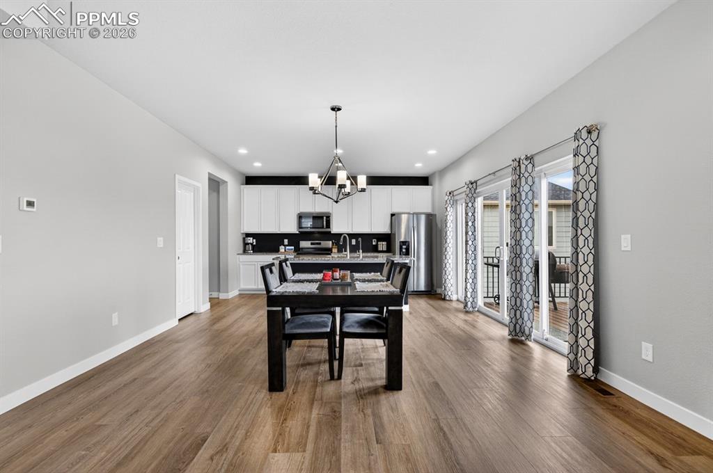 Image 12 of 50: Dining Area